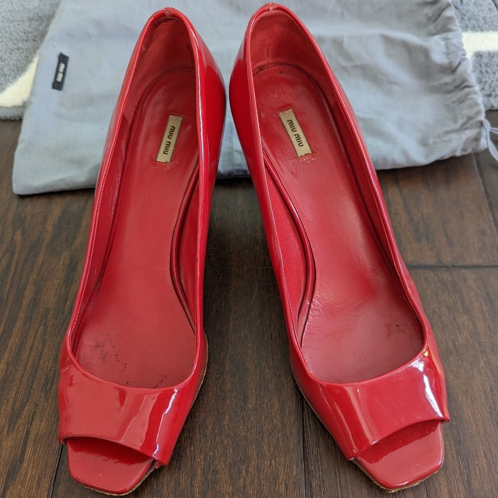 MIU MIU Patent Leather Peep Toe Kitten Heel Pump Red 37